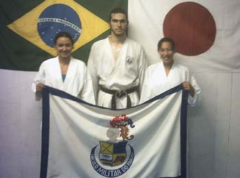 circulo com bandeira - Keith-Osvalter e Mariana 2005
